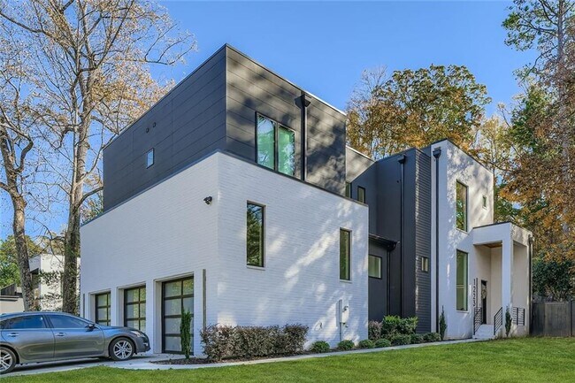 Foto del edificio - 1223 Mayfair Dr NE