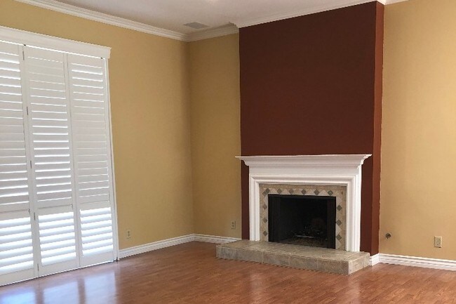 Foto del edificio - 21901 Burbank Blvd