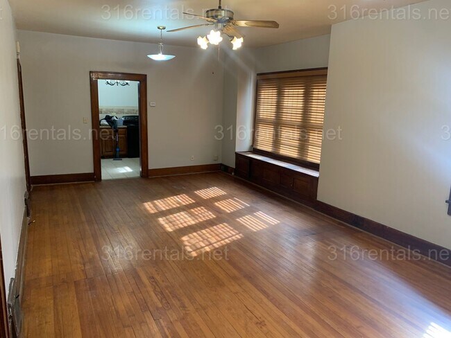 Building Photo - 1230 S Fern St