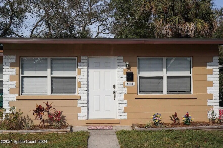 Primary Photo - 614 Shady Ln