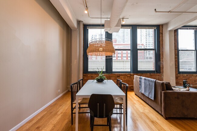 Foto del edificio - 124 W Polk St