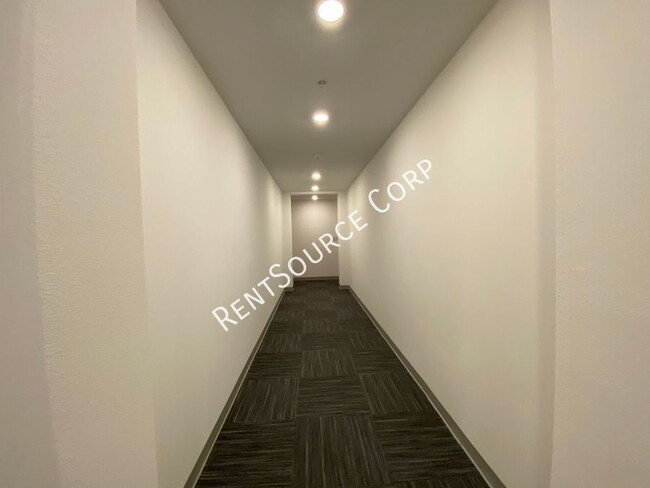 Foto del edificio - 3 Bedroom, 2022 New Construction Flat w/ S...