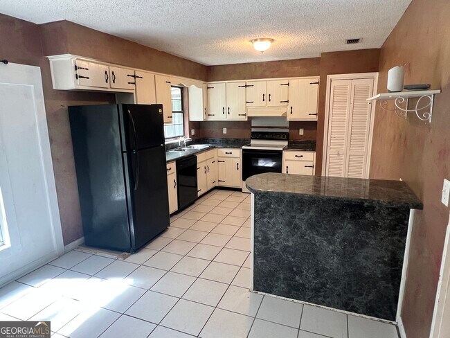 Foto del edificio - 106 Windtree Ln