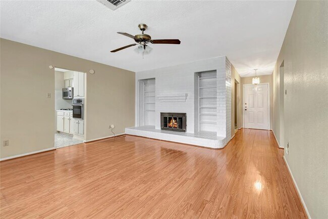 Building Photo - 8402 Garden Parks Dr