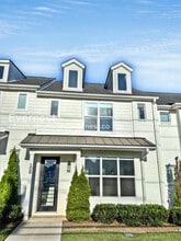 Building Photo - 108 Ethelyne Way