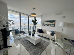 Building Photo - 9521 E Bay Harbor Dr