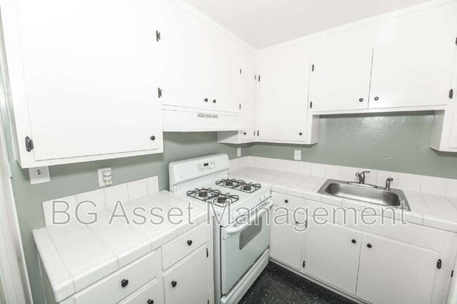 Building Photo - 1610 Sanford Ave