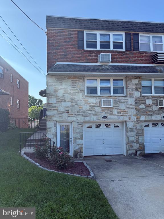 Foto del edificio - 9317 Cottage St