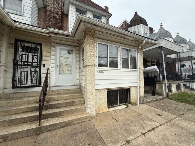 Foto del edificio - Beautiful 4-Bedroom Twin Home in Elmwood P...