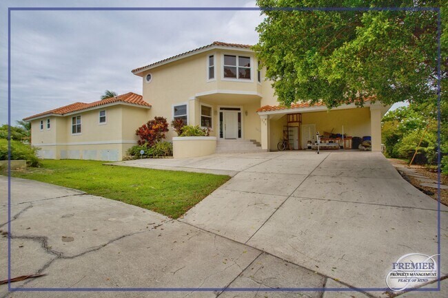 Foto del edificio - **FT. MYERS BEACH-POOL HOME**CANAL FRONT**...