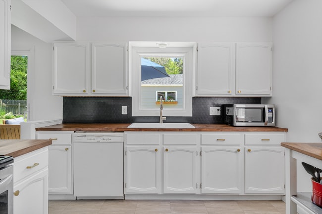 Building Photo - 2425 Cavell Ave S