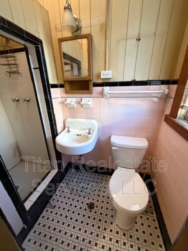 Foto del edificio - 218 W St Peter St