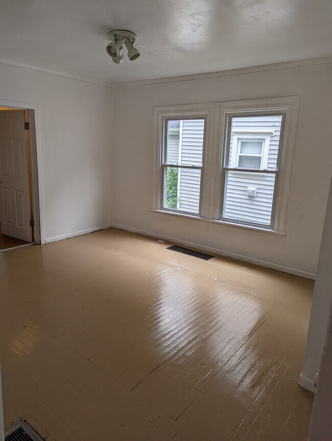 Foto del edificio - 305 W Harris St