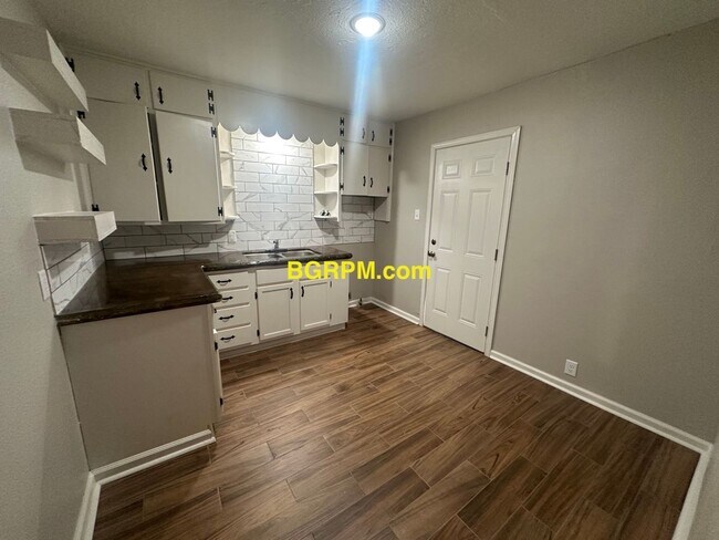 Foto del edificio - 4936-4938 Atkins Street
