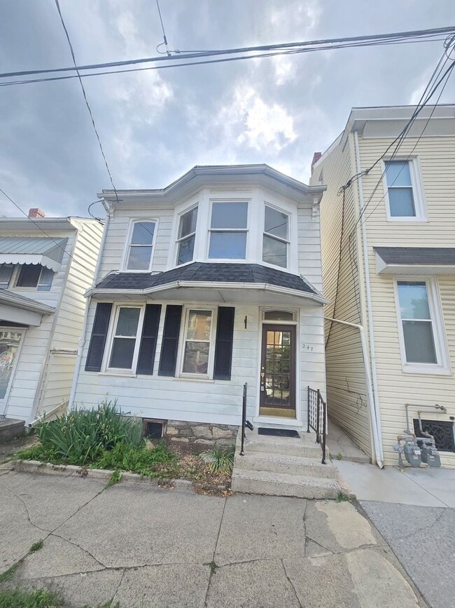 Building Photo - 247 S 8th St