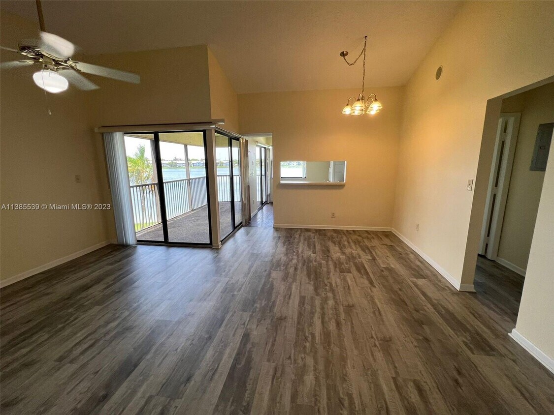 999 Hamilton Dr Unit 999A, Homestead, FL 33034 Room for Rent in