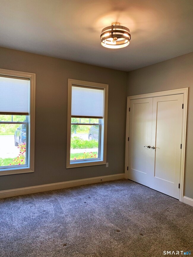 Building Photo - 502 Edgewater Cir