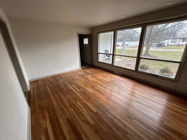 Building Photo - 605 Shadowlawn Pl