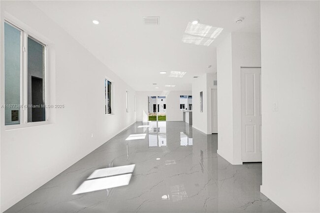 Building Photo - 22505 SW 125th Ave