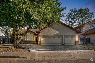 Building Photo - 318 Village Cir