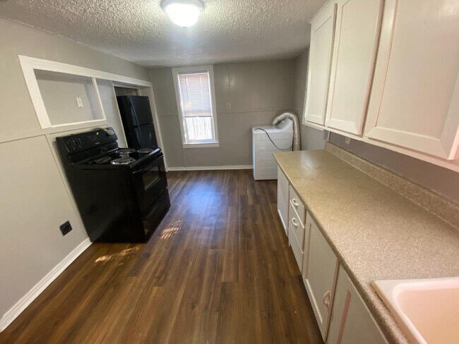 Foto del edificio - 2429 27th St