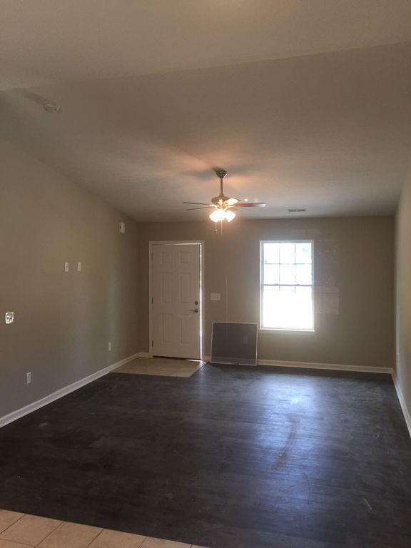 Foto del edificio - 2874 Russell Drive