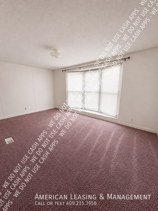 Foto del edificio - 2307 N John Redditt Dr