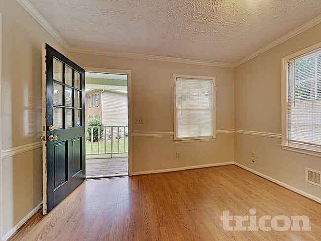 Building Photo - 1516 Maple Ridge Dr