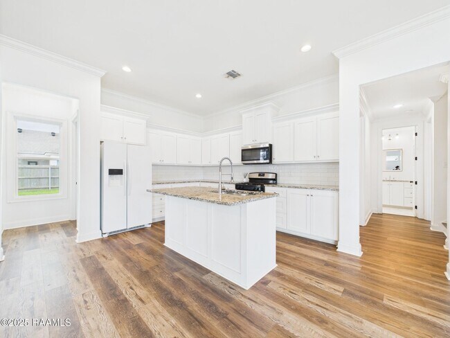 Building Photo - 108 Easy Rock Landing Dr