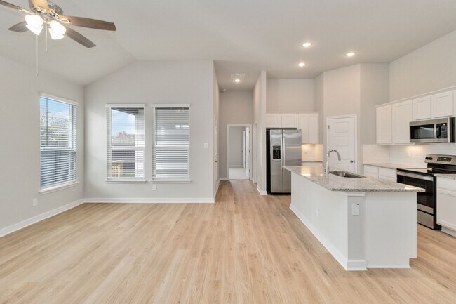 Building Photo - 830 Staglin St