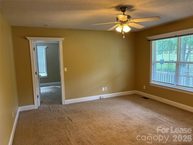 Building Photo - 316 Springhill Ln