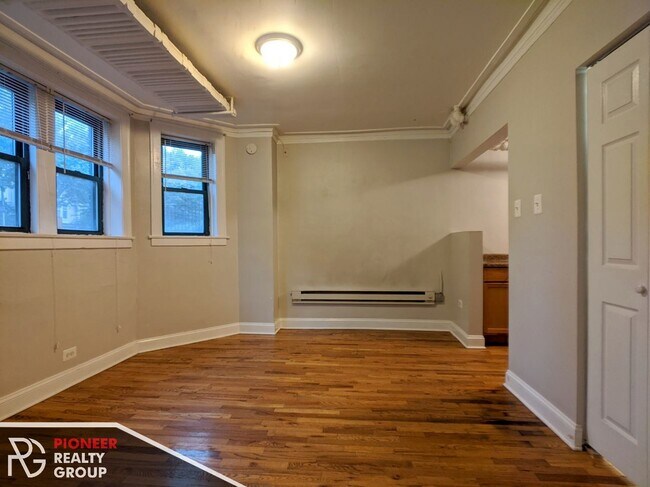 Building Photo - 3837 N Greenview Ave