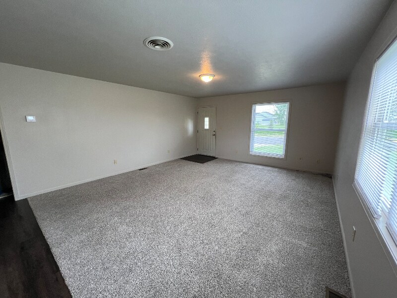 Primary Photo - 204 Meadow Dr
