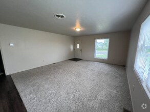 Building Photo - 204 Meadow Dr
