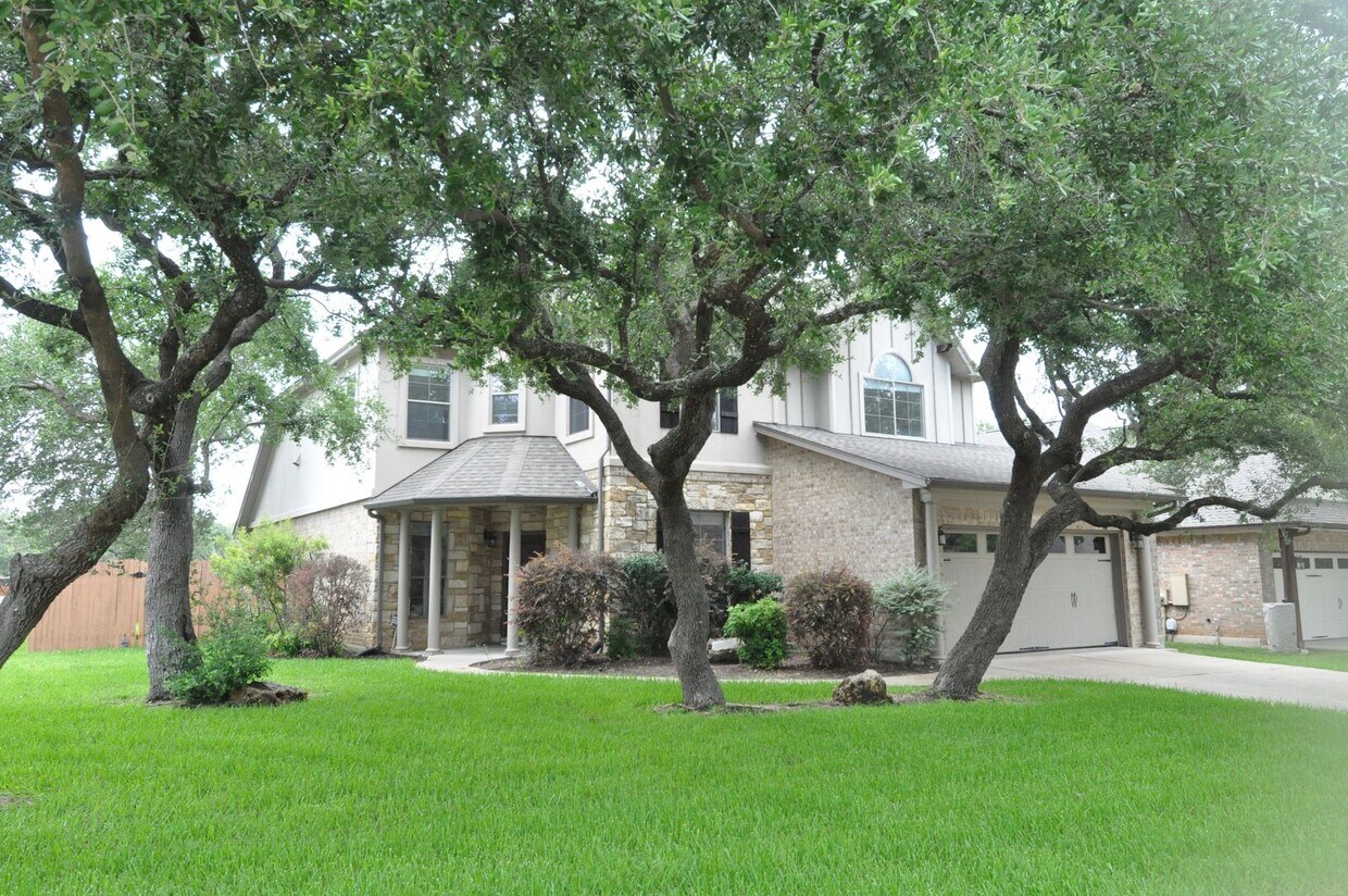 Foto principal - Beautiful Spacious Home FOR LEASE!