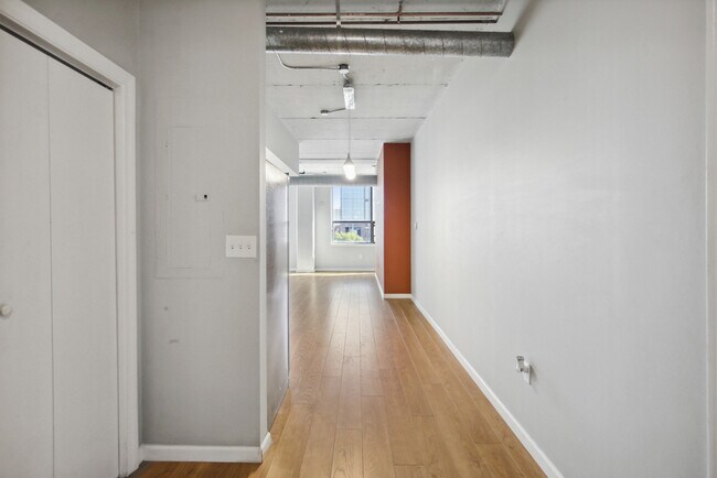 Foto del edificio - 115 W Peachtree Pl NW