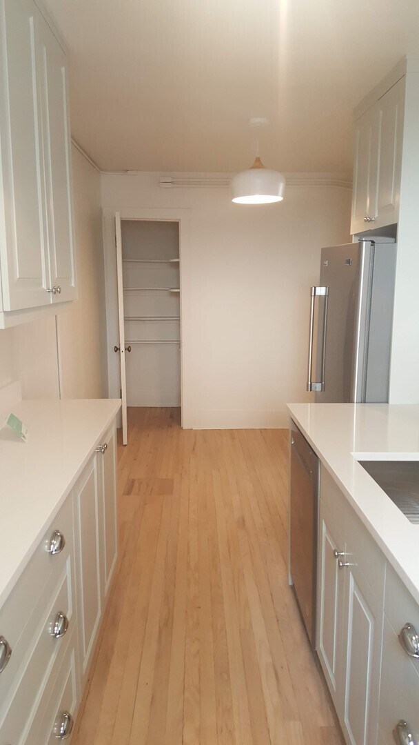 Foto del edificio - 220 E Laurel St