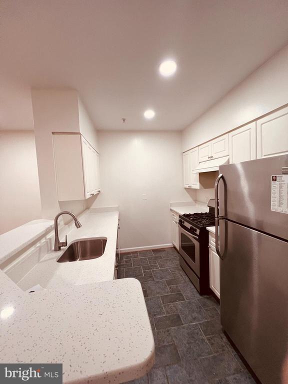 Building Photo - 2204 Westcourt Ln