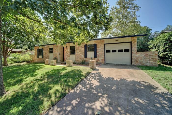 Primary Photo - Charming North Austin Home off 183 & Lamar