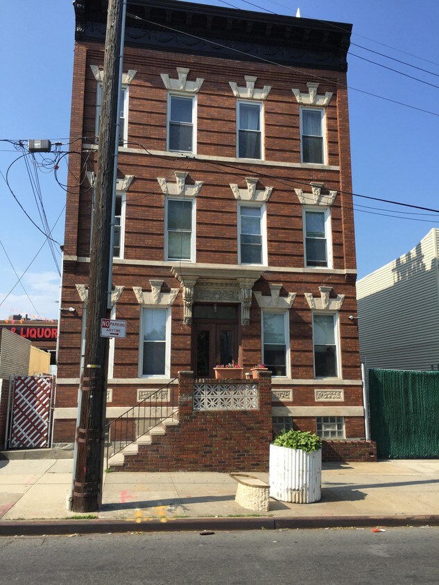 Primary Photo - 9015 Myrtle Ave