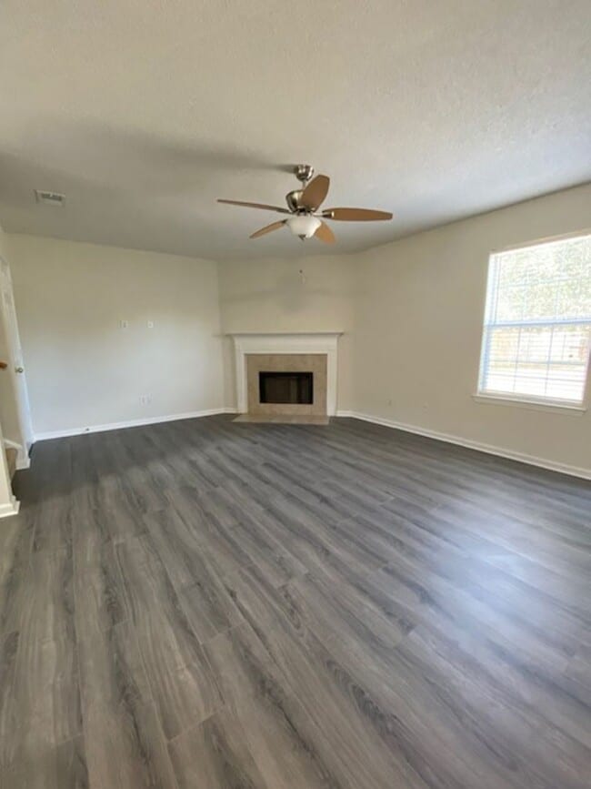 Building Photo - Quiet Cul De Sac Rental