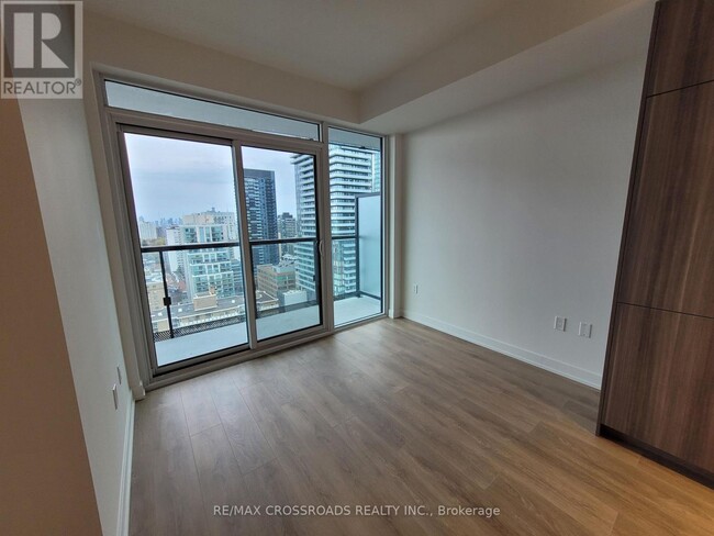 Photo du bâtiment - 127-2127 Broadway Ave