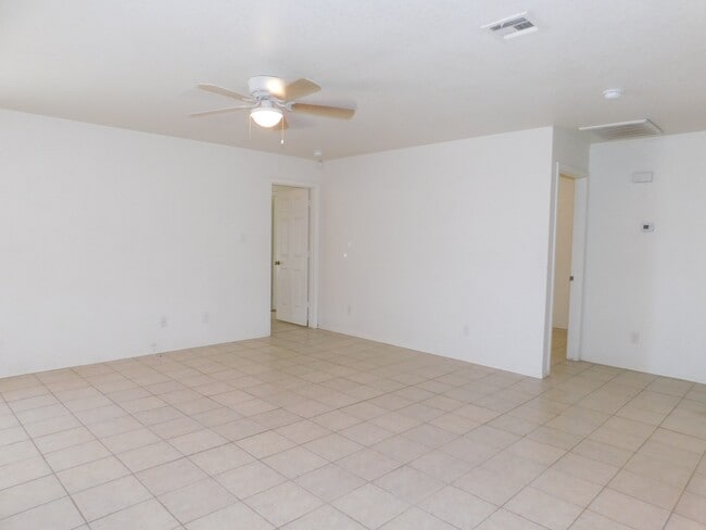 Building Photo - 3 BEDROOM HOME IN OCOTILLO!