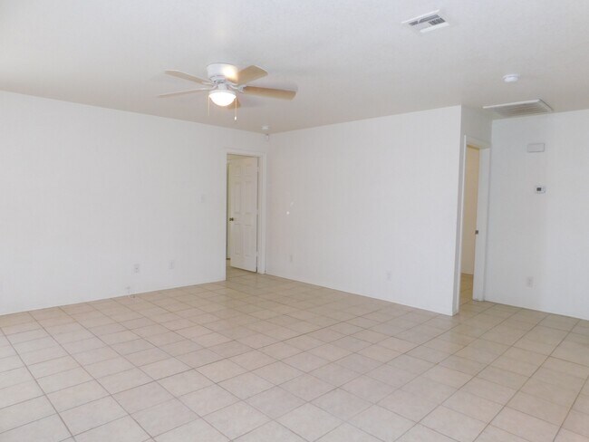 Foto del edificio - 3 BEDROOM HOME IN OCOTILLO!