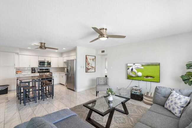 Building Photo - Chic Scottsdale Apt 1 |FashionSquare|OldTo...