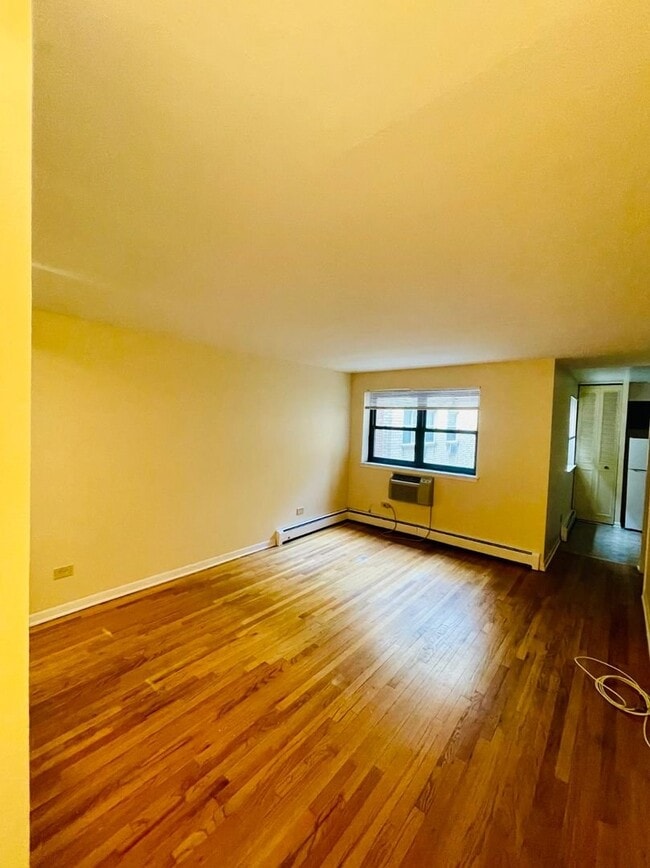 Photo - 535 W Briar Pl Apartment