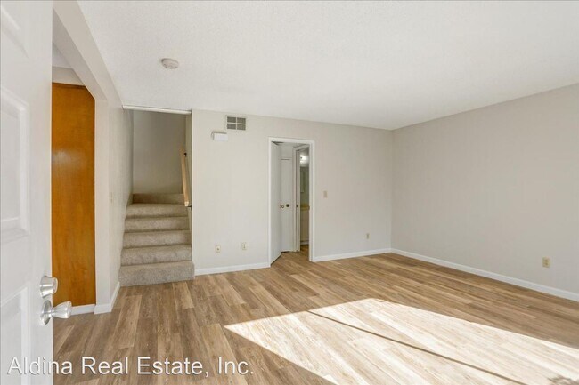 Building Photo - 3 br, 1.5 bath House - 1811 Cherokee Dr. U...