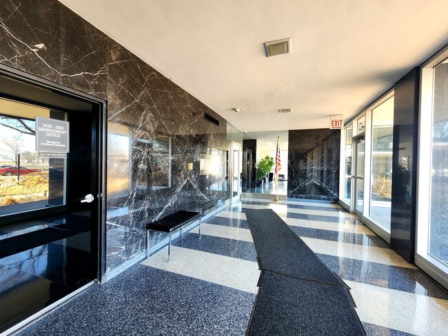 Foto del edificio - 3440 N Lake Shore Dr