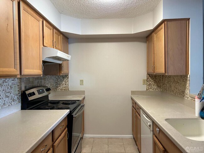Building Photo - 614 Aspen Dr