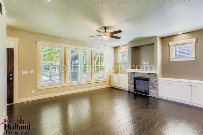 Building Photo - Welcome to your next home! This beautifull...